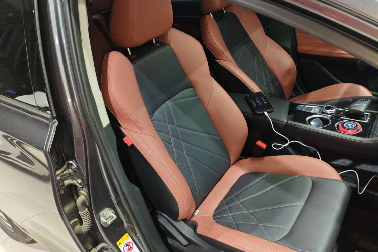 长安 逸动 2024款 PLUS 蓝鲸NE 1.4T GDI DCT高能版局部细节41