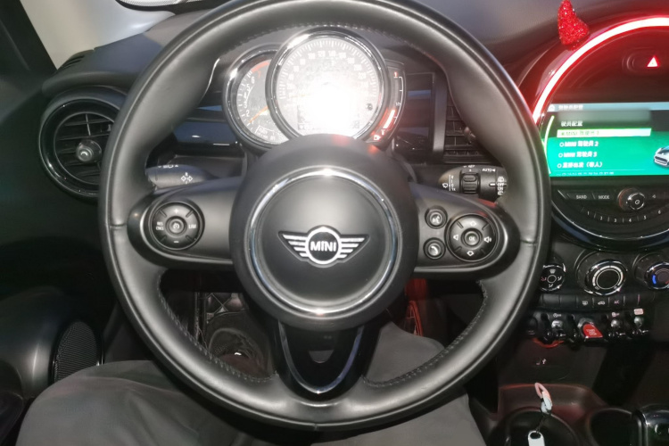 MINI 2018款 1.5T COOPER 经典派中控内饰13