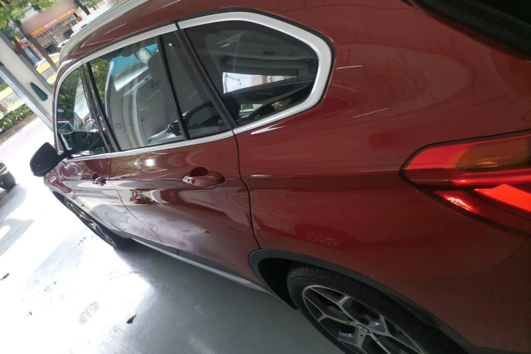 宝马X1 2019款 sDrive18Li 尊享型车身外观4