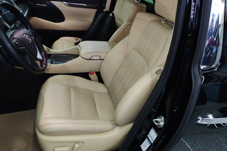 丰田 威尔法 2023款 皇冠 双擎 2.5L HV至尊版中控内饰19