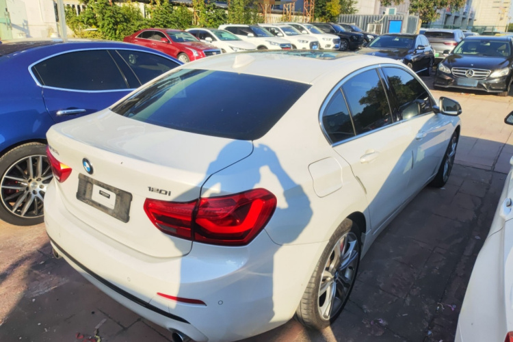 宝马1系 2018款 改款 120i 设计套装型车身外观6005