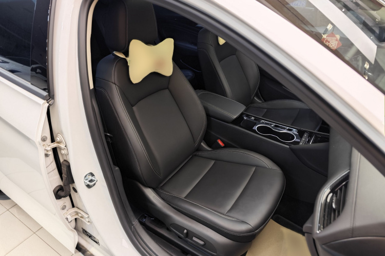 别克 君威 2024款 25T 超享版中控内饰7014