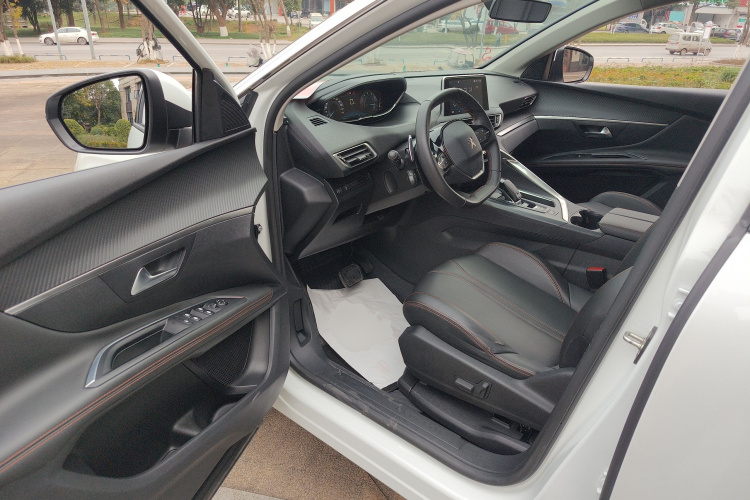 标致4008 2019款 350THP 尝先版中控内饰20