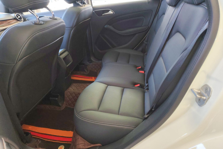 奔驰B级 2015款 B 200 动感型中控内饰21