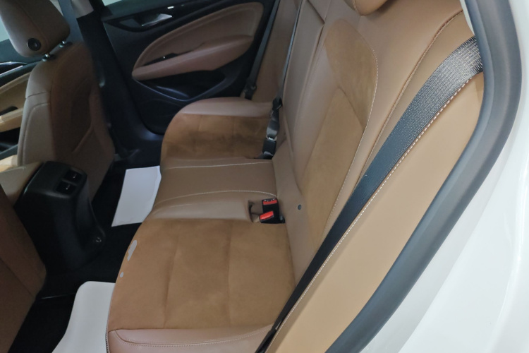 别克 君威 2024款 28T 纵享版中控内饰7004