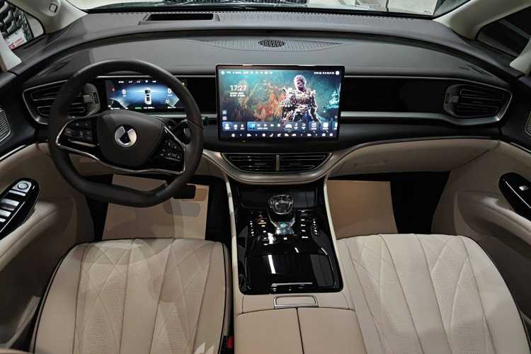 腾势D9 2024款 DM-i 980 四驱旗舰型中控内饰12