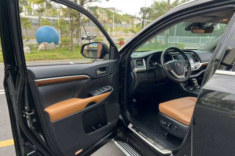 丰田 汉兰达 2020款 2.0T 四驱百万纪念版 7座中控内饰7003