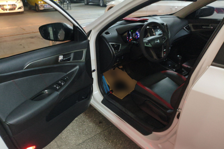 长安 逸动 2016款 XT 1.6L 手动俊酷型中控内饰20