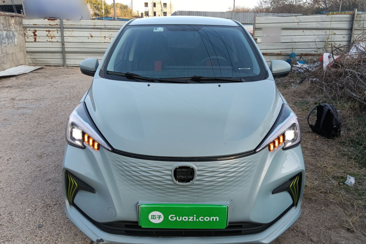 长安欧尚 奔奔E-Star 2022款 清心版 多彩款 磷酸铁锂车身外观2