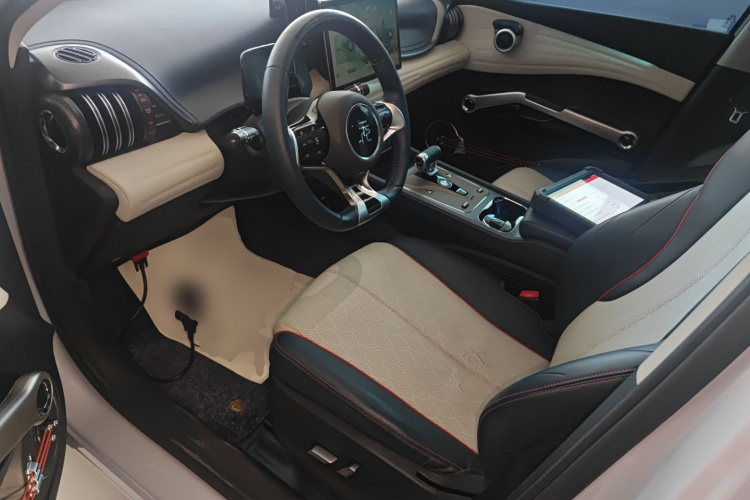 比亚迪 元PLUS 2022款 430KM 尊贵型中控内饰19