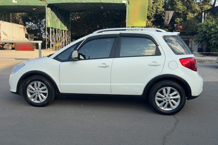 铃木 天语 SX4 2013款 1.6L 手动酷锐型车身外观6005