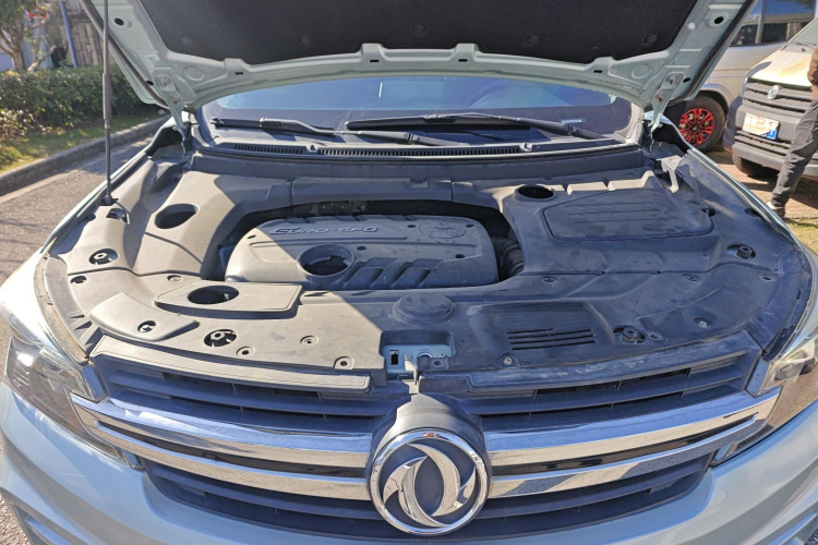 东风风光 风光S560 2018款 1.8L CVT精英型 5座机舱底盘24