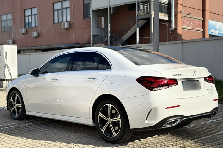 奔驰A级 2022款 改款三 A 200 L 运动轿车时尚型局部细节23