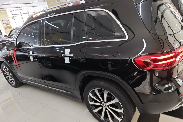 奔驰GLB 2024款 改款 GLB 220 时尚型车身外观4