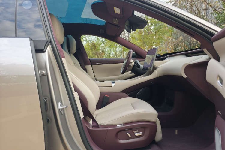 小米汽车 小米YU7 2025款 超长续航高性能四驱Max版局部细节41