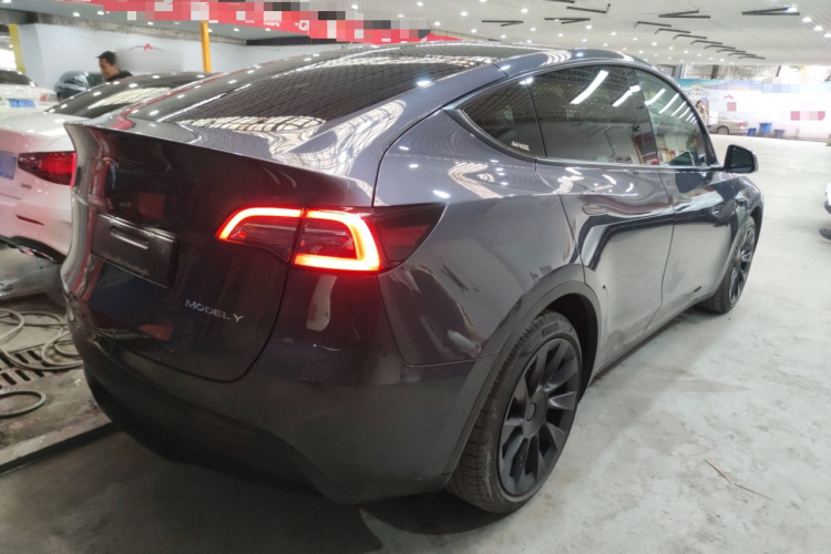 特斯拉 Model Y 2021款 长续航全轮驱动版 3D7车身外观7