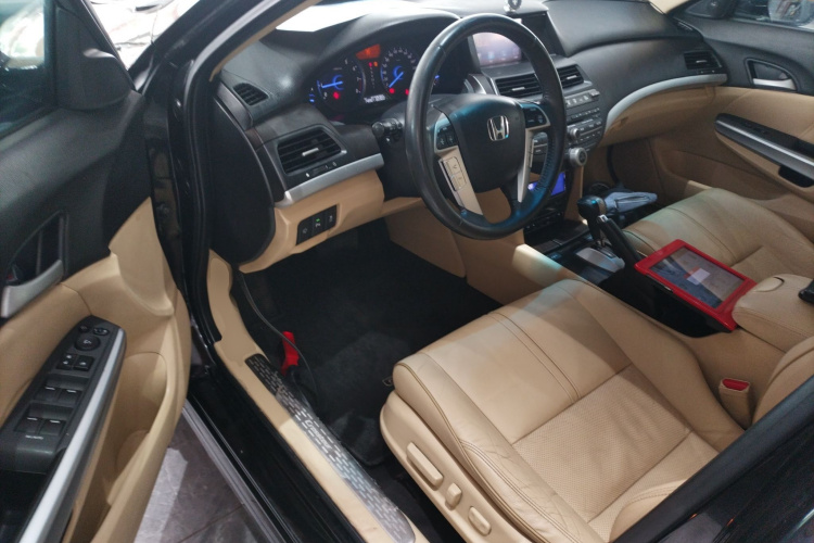 本田 歌诗图 2012款 2.4L 豪华版中控内饰20