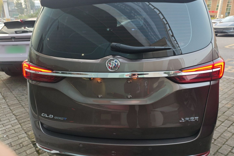 别克GL8 2023款 陆上公务舱 舒适型车身外观6