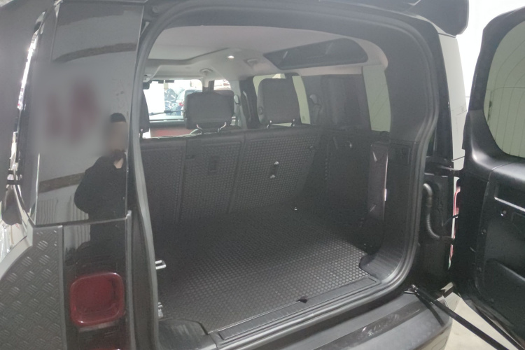 路虎卫士 2023款 改款 110 3.0T P400 暗黑特别版局部细节23