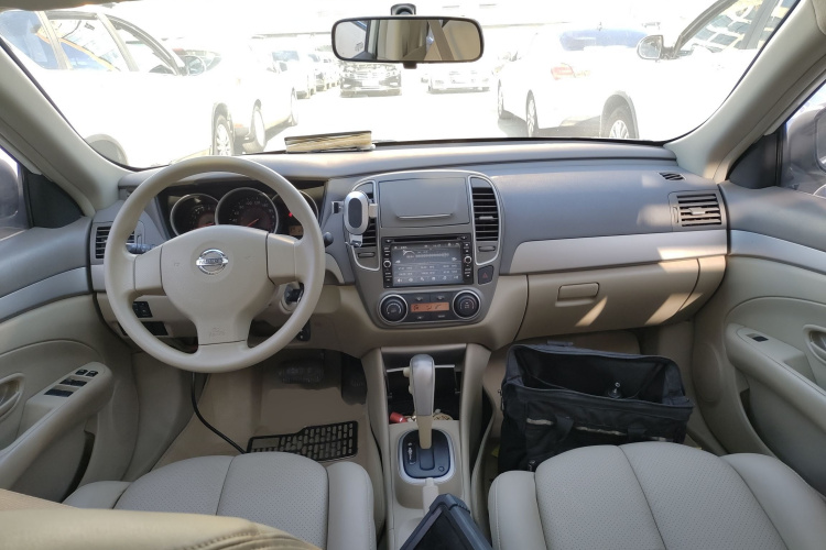 日产 轩逸 2012款 经典 1.6XL 自动豪华版中控内饰7002