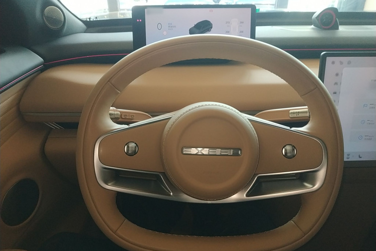 星途 星纪元 ET 2025款 增程 265 Max两驱城区辅助驾驶中控内饰13