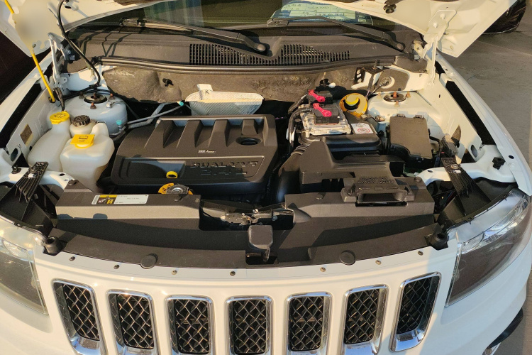 Jeep 指南者(进口) 2014款 改款 2.4L 四驱舒适版机舱底盘24
