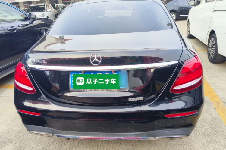 奔驰E级 2018款 改款 E 300 L 运动时尚型车身外观6