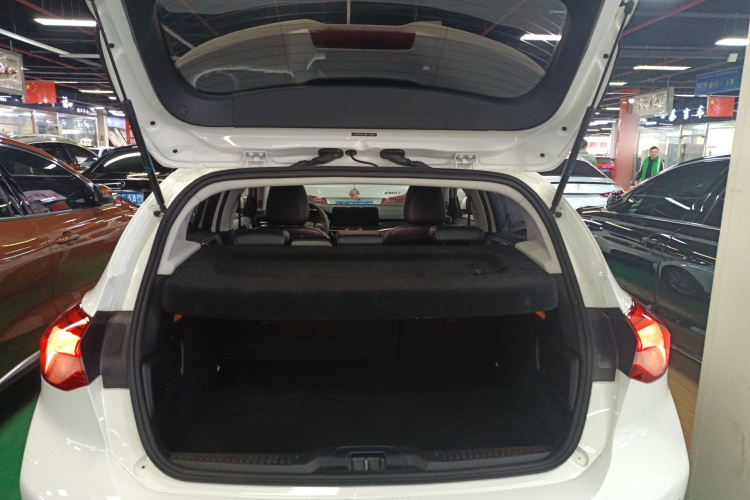 福特 福克斯 2021款 两厢 EcoBoost 180 自动锋潮型机舱底盘23