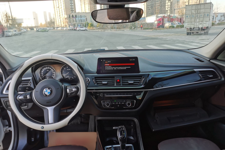 宝马1系 2020款 120i M运动套装中控内饰7002