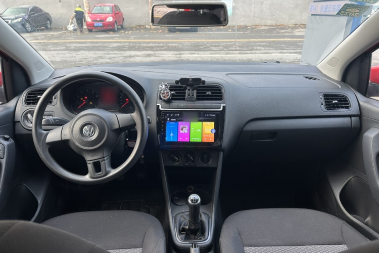 大众 Polo 2011款 1.4L 手动致乐版中控内饰7002