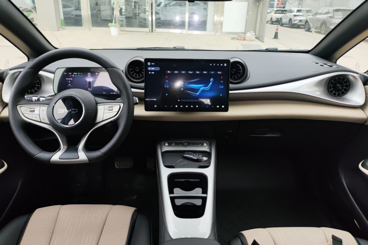 比亚迪 海豚 2025款 智驾版 420km 自由版中控内饰7002