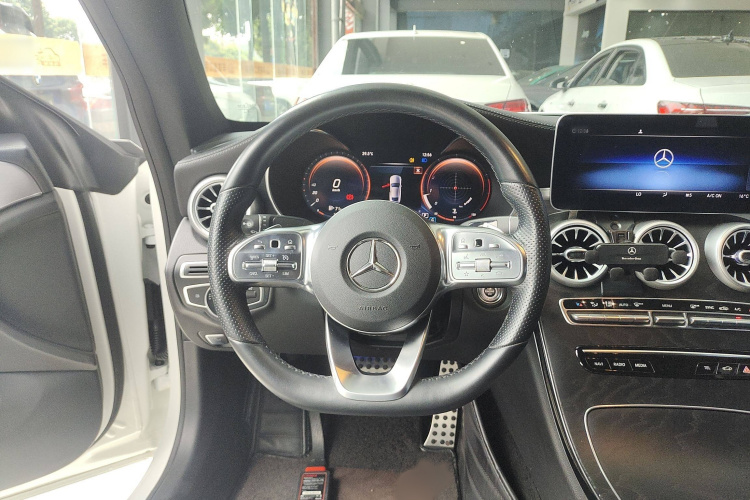 奔驰C级(进口) 2021款 C 200 轿跑车局部细节13