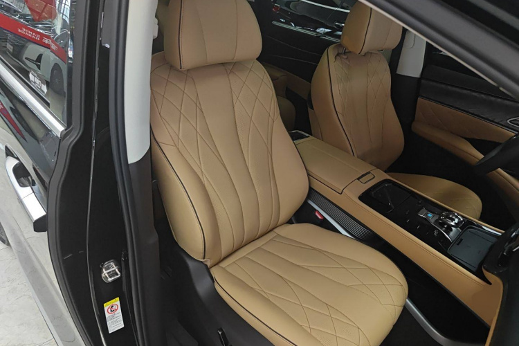 腾势D9 2024款 DM-i 1050 尊享型中控内饰41