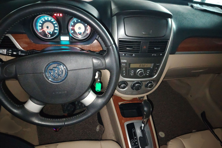 别克 凯越 2013款 1.5L 自动尊享型中控内饰7002