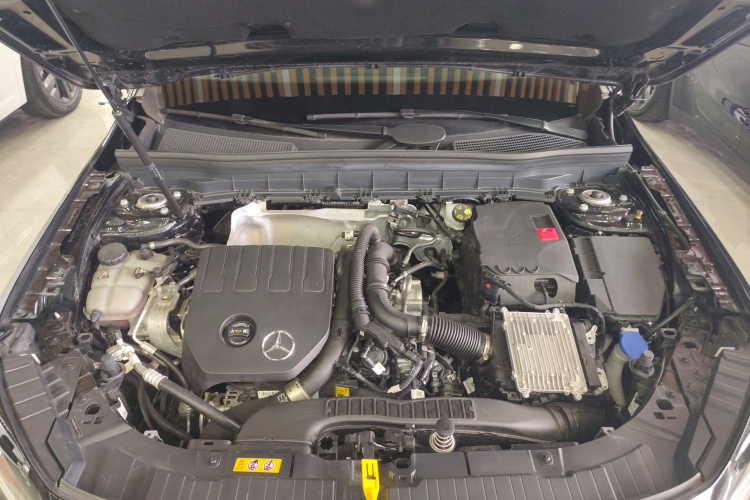 奔驰GLB 2024款 GLB 200 时尚型机舱底盘24