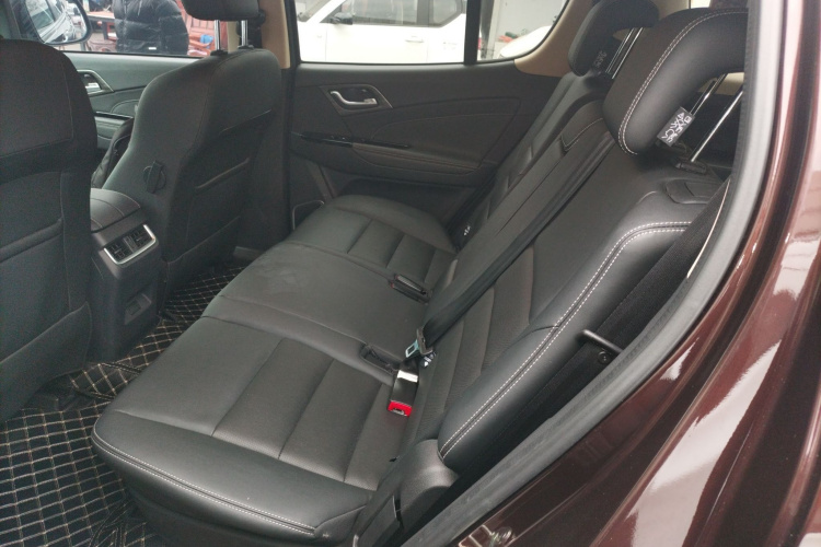 五十铃 mu-X牧游侠 2022款 2.0T 汽油自动四驱劲悦型 5座中控内饰21