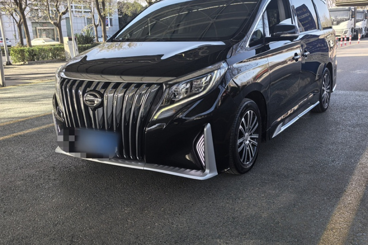 广汽传祺 传祺M8 2023款 领秀系列 390T 尊贵版车身外观1