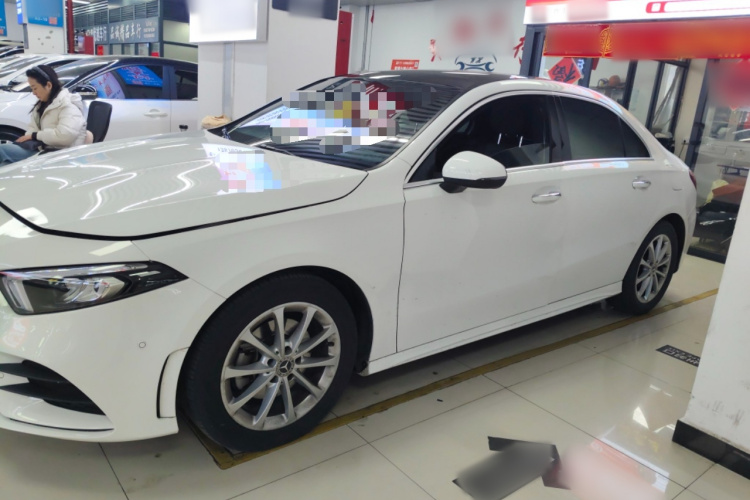 奔驰A级 2020款 改款 A 200 L 运动轿车时尚型车身外观4