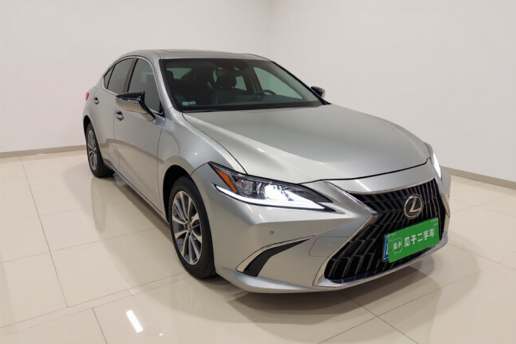 雷克萨斯ES 2022款 200 卓越版车身外观3