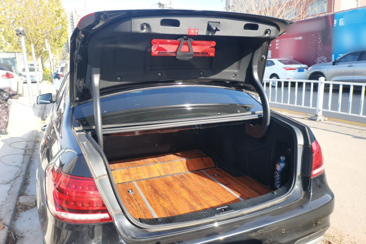 奔驰E级 2015款 改款 E 260 L 运动型机舱底盘23