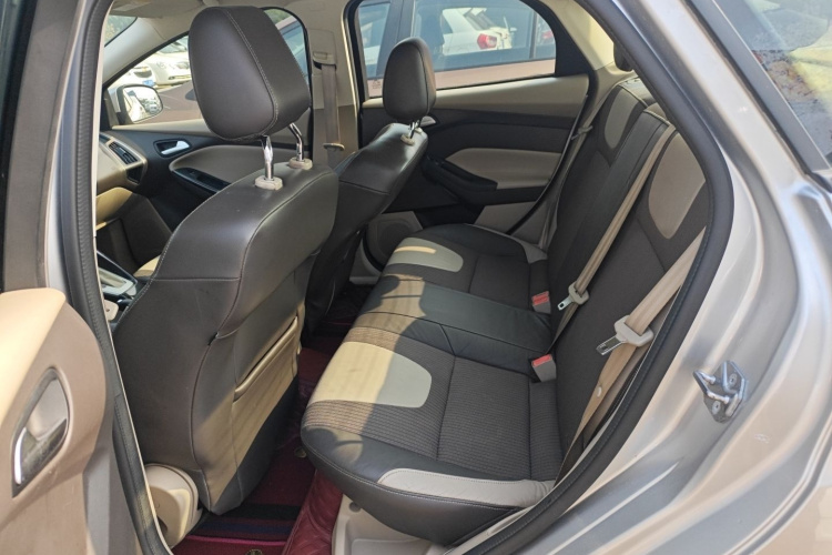 福特 福克斯 2012款 三厢 1.6L 自动风尚型中控内饰7004