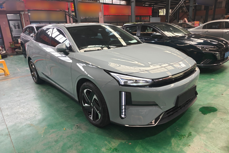 吉利银河 银河L6 2024款 125km PLUS 龙腾版车身外观3