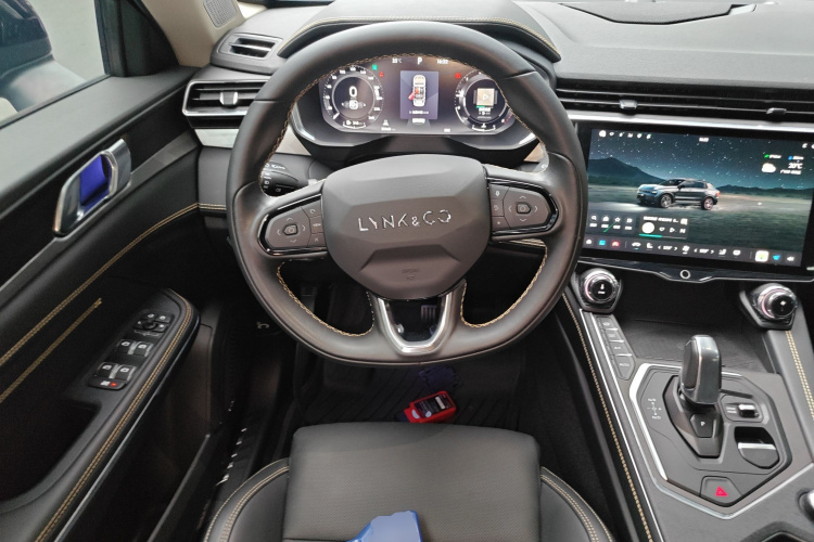 领克01 2023款 2.0TD 两驱型Pro中控内饰13