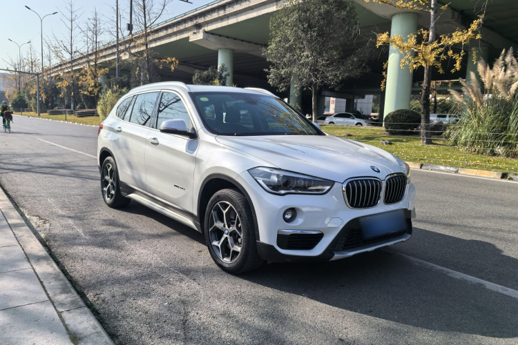 宝马X1 2018款 xDrive20Li 尊享型车身外观6005