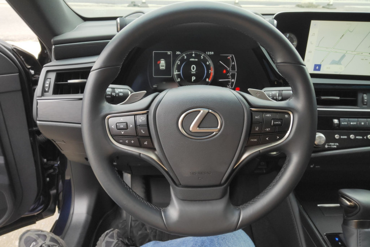 雷克萨斯ES 2022款 200 卓越版中控内饰13