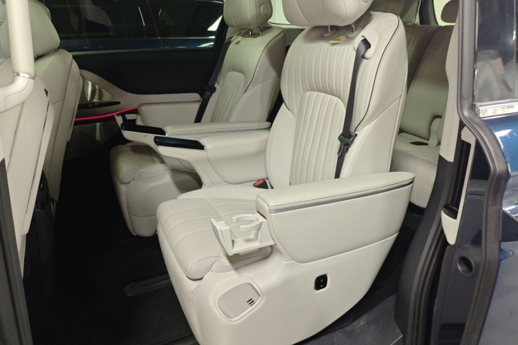 岚图汽车 岚图梦想家 2025款 PHEV 四驱旗舰鲲鹏版中控内饰21