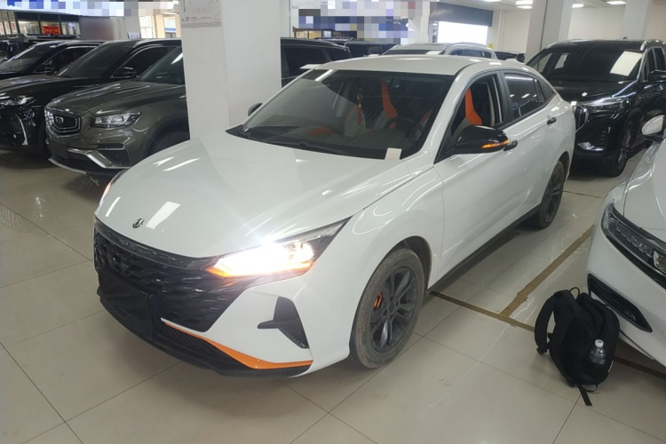 东风风神 奕炫 2023款 1.5L 自动荣耀版车身外观6003