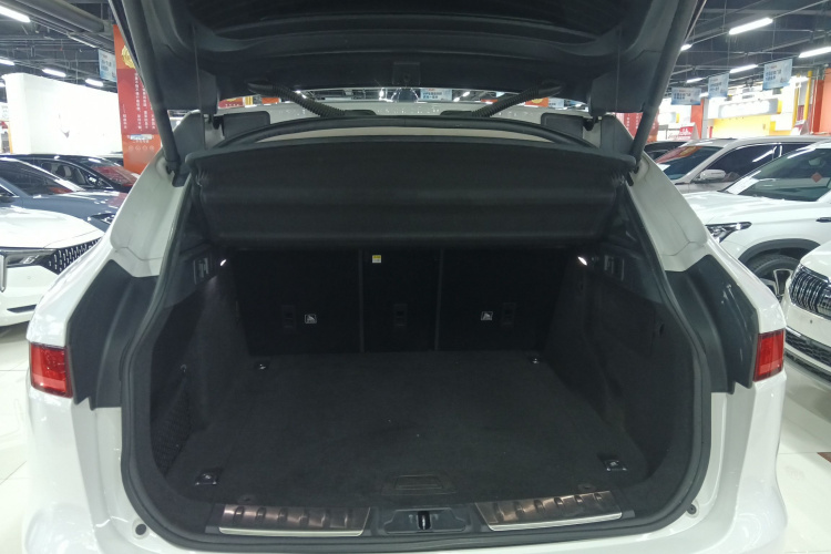 捷豹F-PACE 2020款 2.0T 都市尊享版机舱底盘23