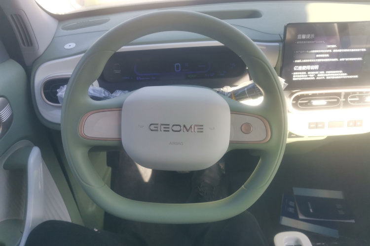 吉利银河 2025款 210km 熊猫骑士中控内饰13