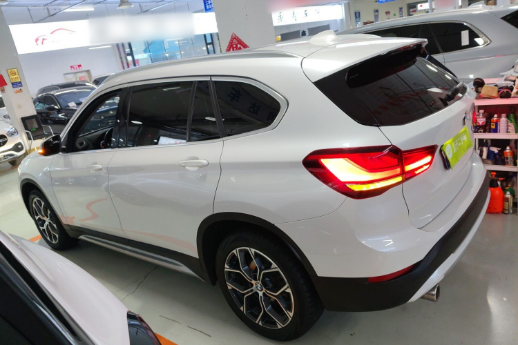 宝马X1 2022款 sDrive20Li 时尚型车身外观4